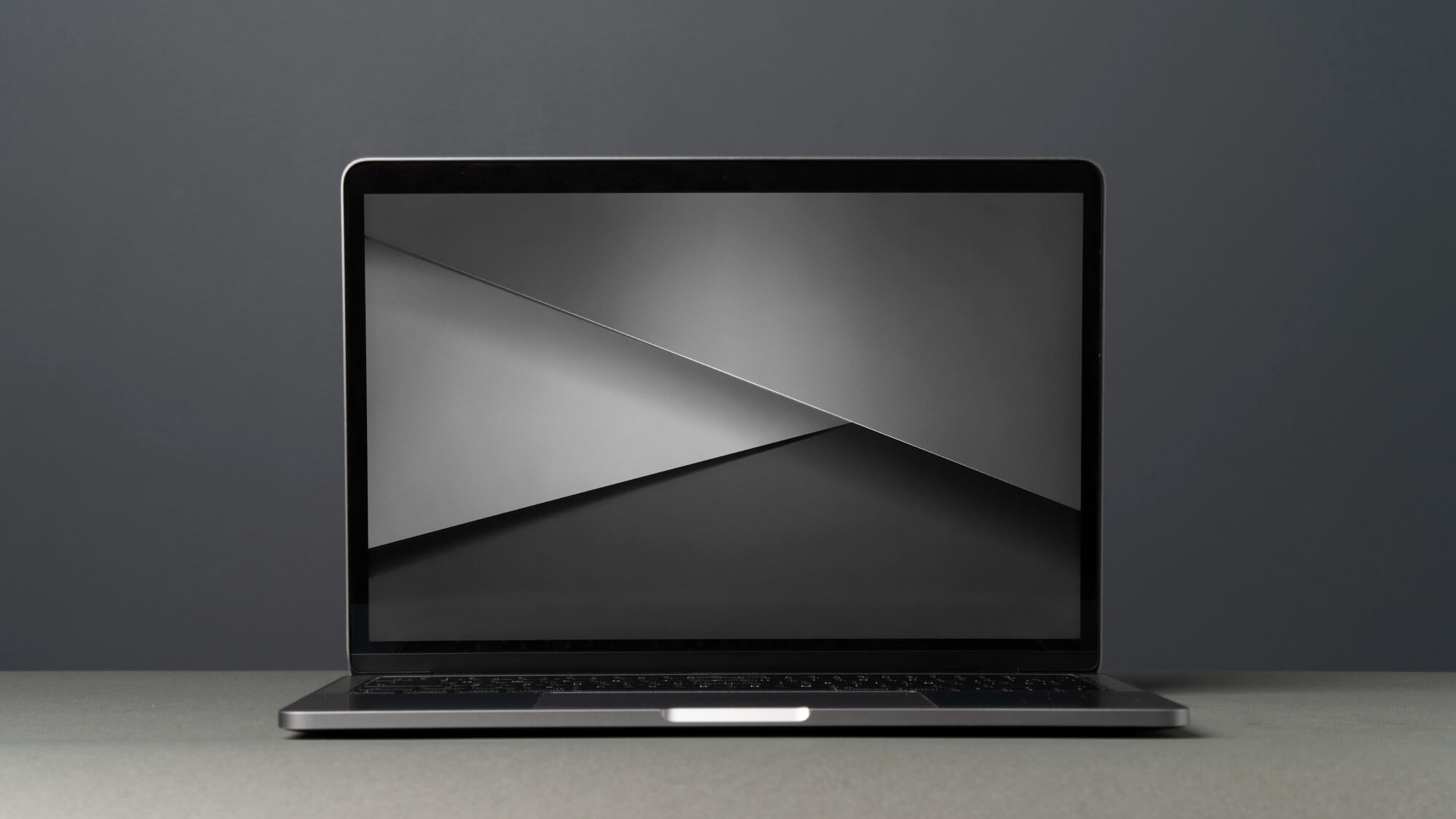 Apple MacBook Pro 16 inch 2025